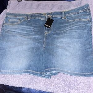 TORRID 5 inch shorts NWT